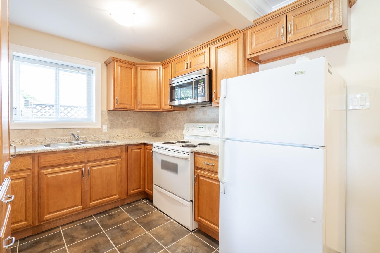2097 - 2099 Dawes Hill Road - Central Coquitlam Single Family Residence for Sale, 8 Bedrooms (R2973320) #29