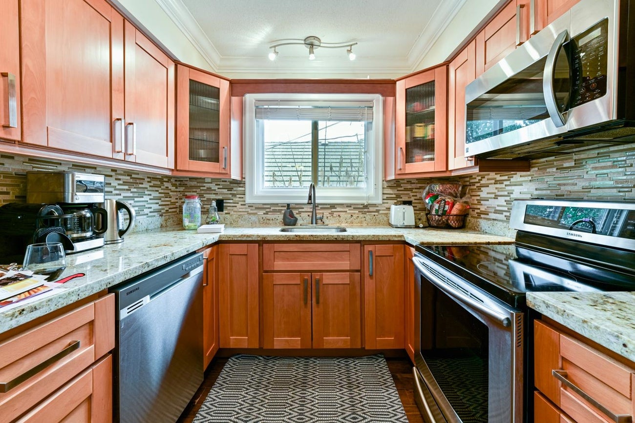 2097 - 2099 Dawes Hill Road - Central Coquitlam Single Family Residence for Sale, 8 Bedrooms (R2973320) #6