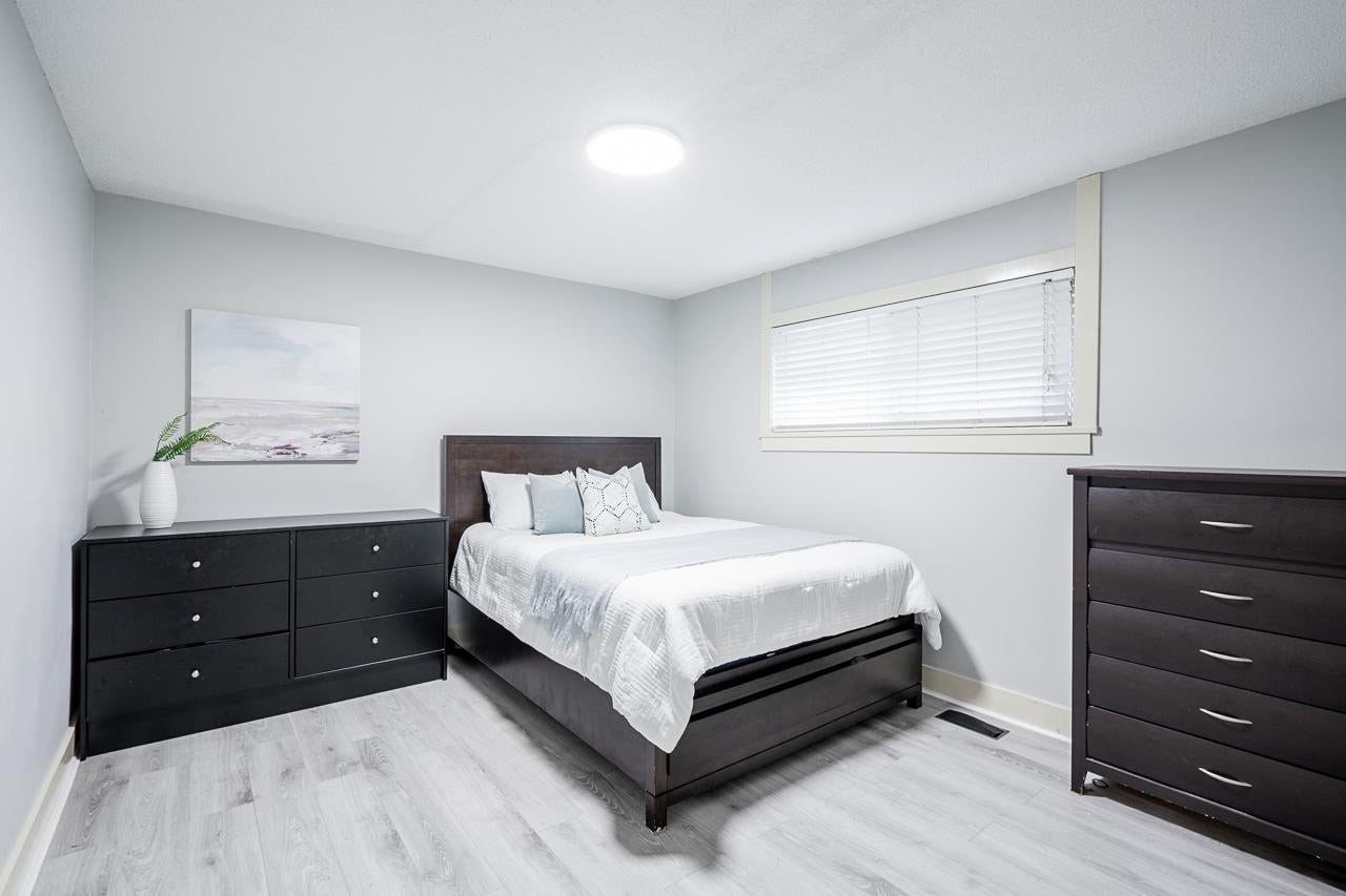 1050 Como Lake Avenue - Central Coquitlam Single Family Residence for Sale, 3 Bedrooms (R2975807) #11
