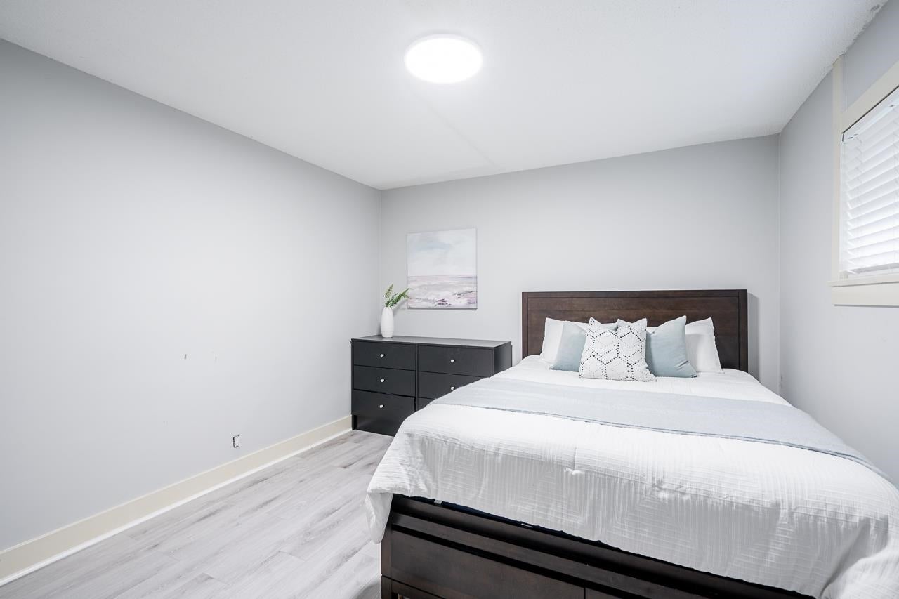 1050 Como Lake Avenue - Central Coquitlam Single Family Residence for Sale, 3 Bedrooms (R2975807) #12