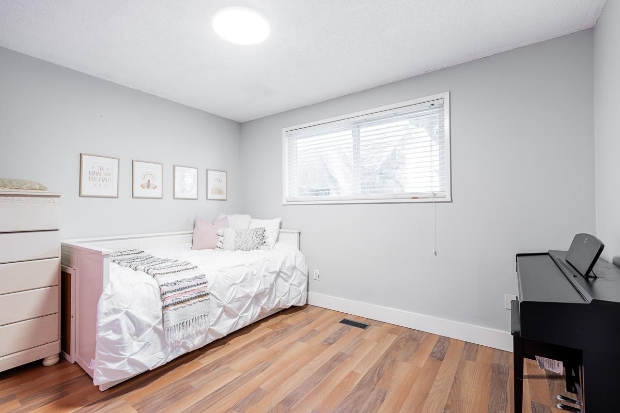 1050 Como Lake Avenue - Central Coquitlam Single Family Residence for Sale, 3 Bedrooms (R2975807) #15