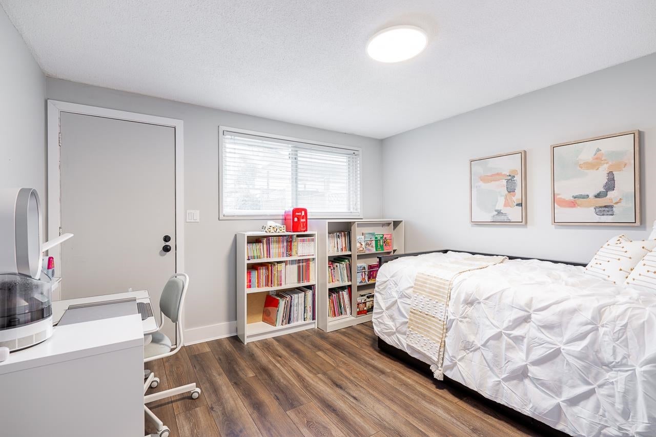 1050 Como Lake Avenue - Central Coquitlam Single Family Residence for Sale, 3 Bedrooms (R2975807) #16