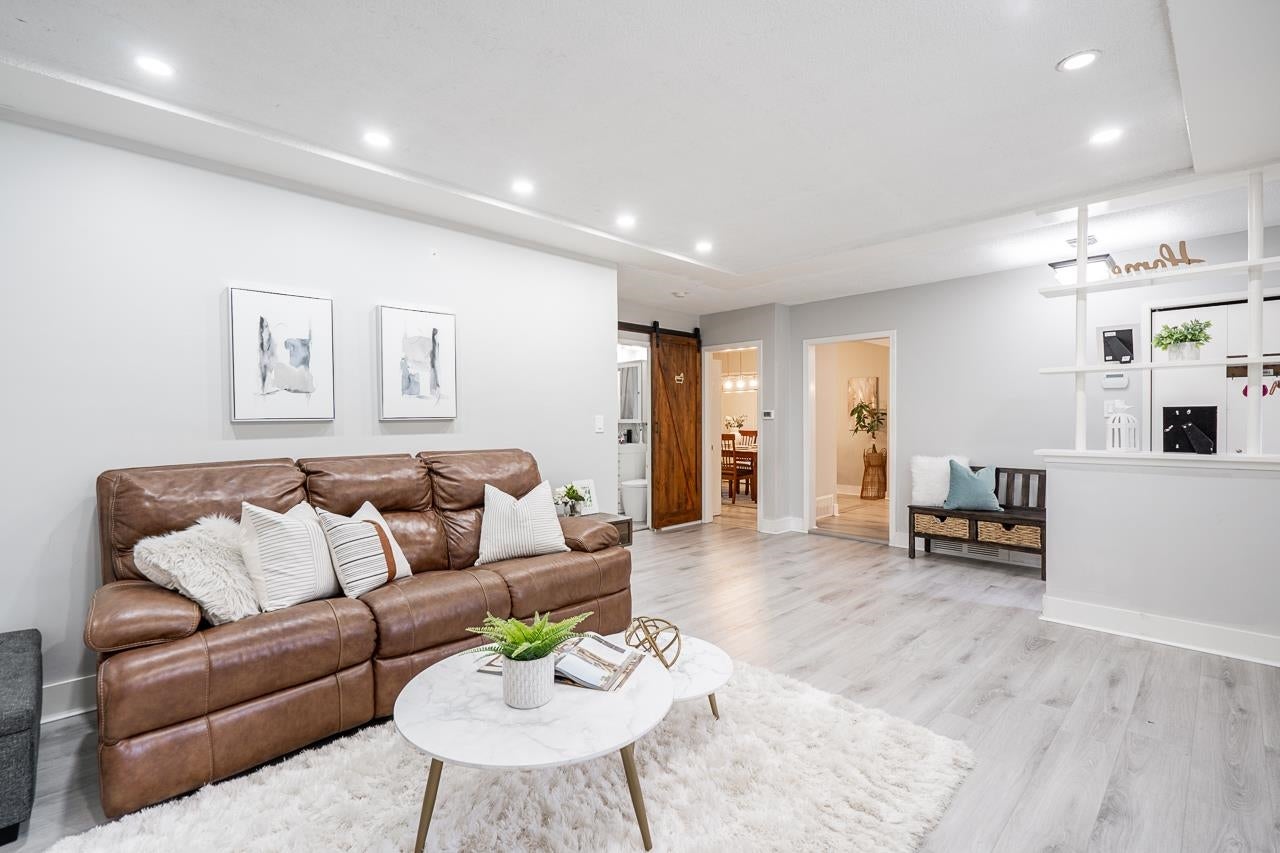 1050 Como Lake Avenue - Central Coquitlam Single Family Residence for Sale, 3 Bedrooms (R2975807) #1