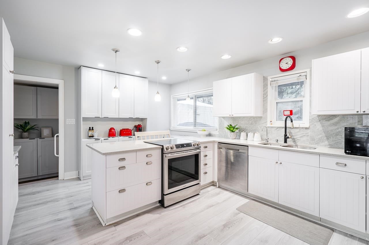 1050 Como Lake Avenue - Central Coquitlam Single Family Residence for Sale, 3 Bedrooms (R2975807) #2
