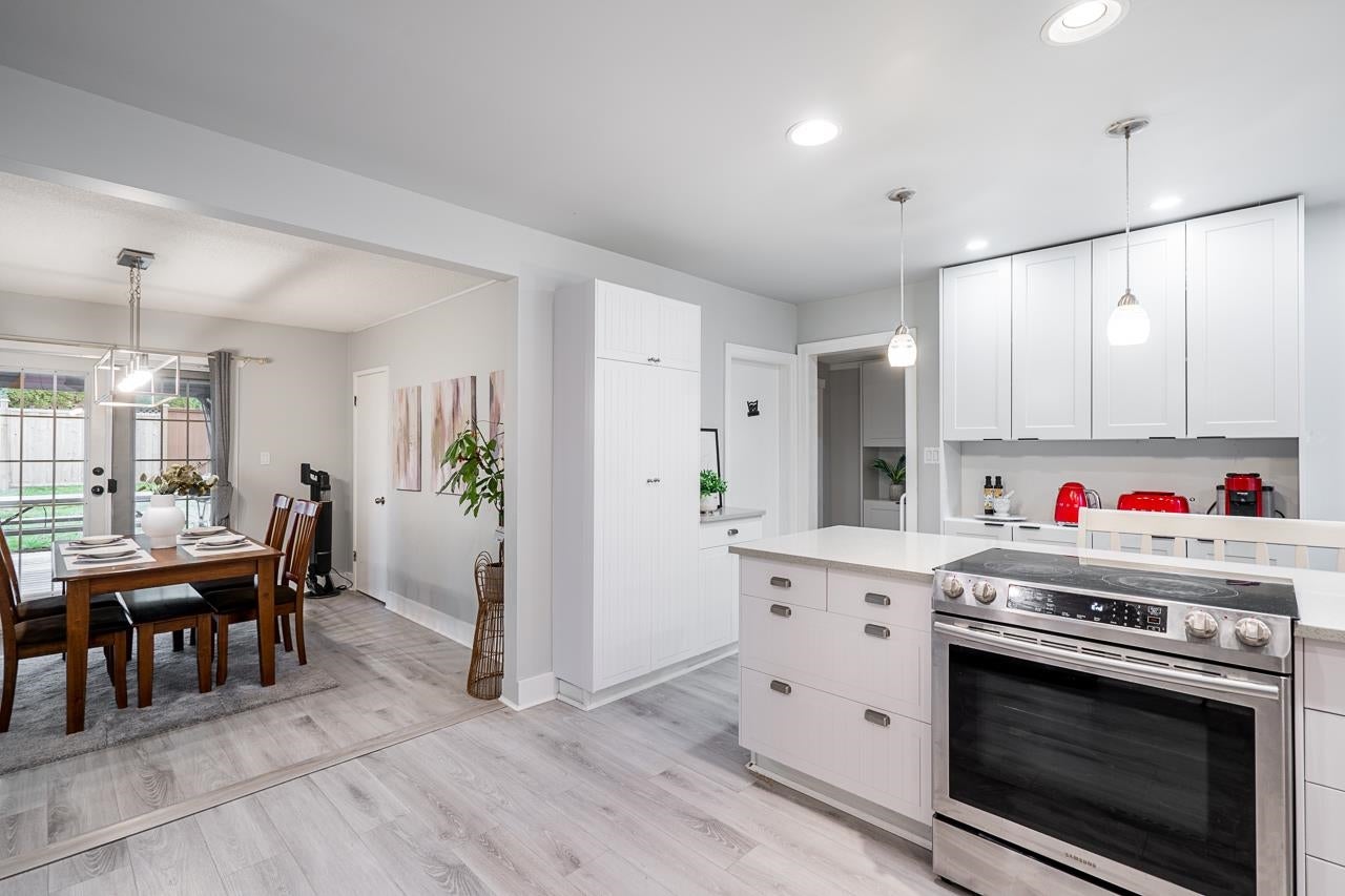 1050 Como Lake Avenue - Central Coquitlam Single Family Residence for Sale, 3 Bedrooms (R2975807) #7