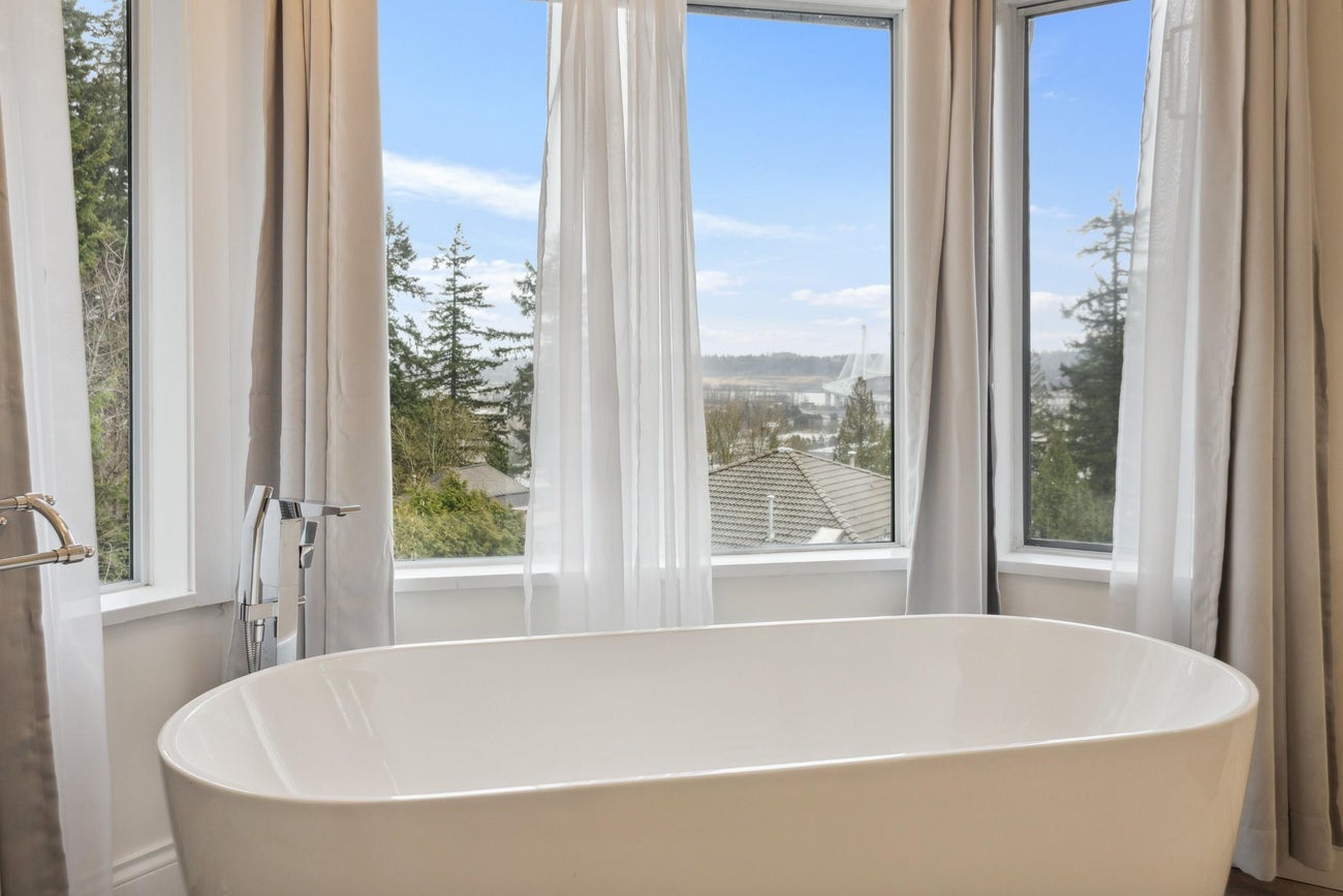 2274 Sorrento Drive - Coquitlam East Single Family Residence for Sale, 6 Bedrooms (R2980763) #26