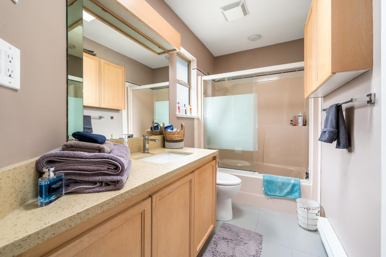 2902 Paul Lake Court - Coquitlam East Single Family Residence for Sale, 6 Bedrooms (R2981708)# - 17