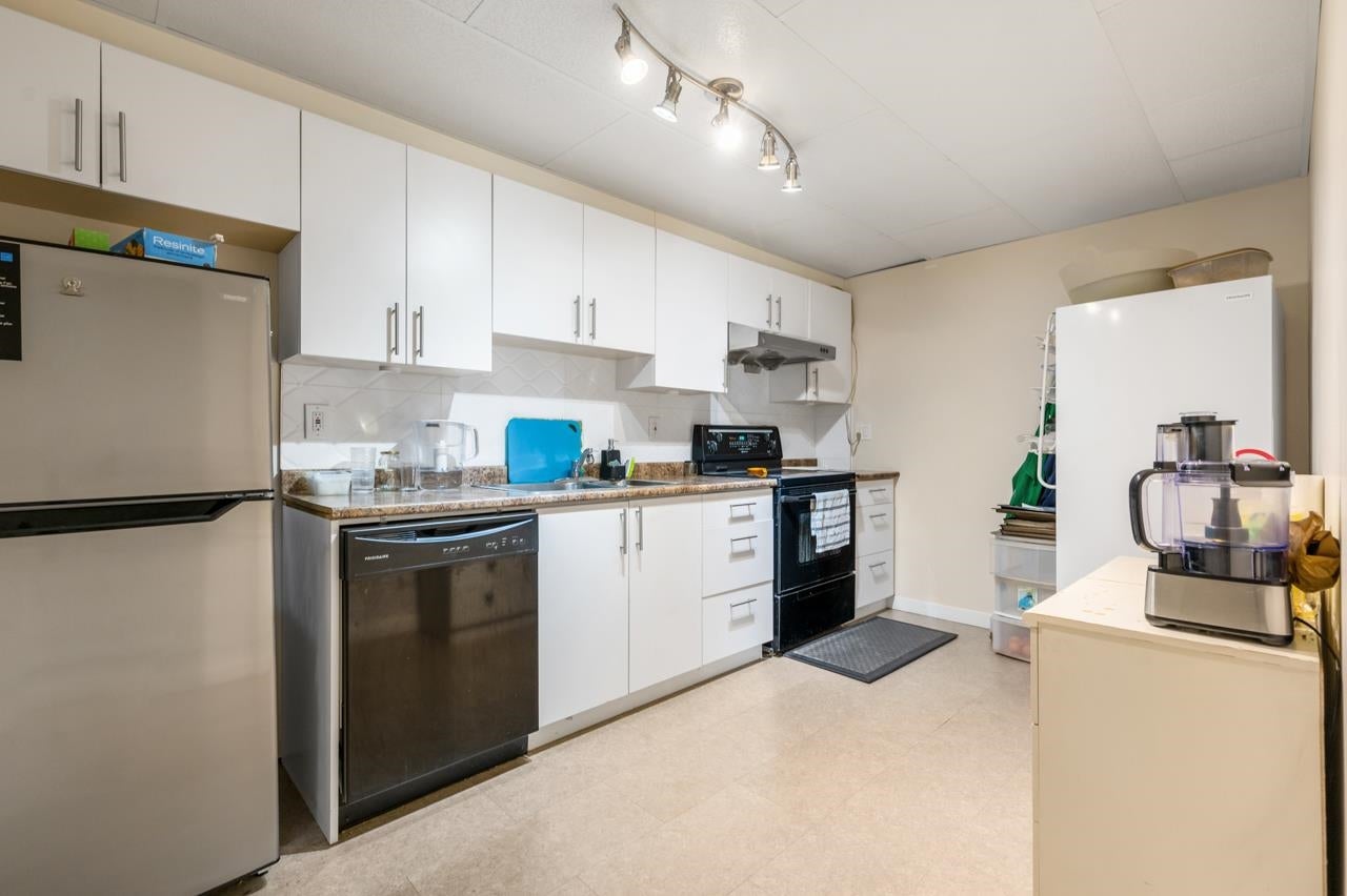 2902 Paul Lake Court - Coquitlam East Single Family Residence for Sale, 6 Bedrooms (R2981708)# - 18