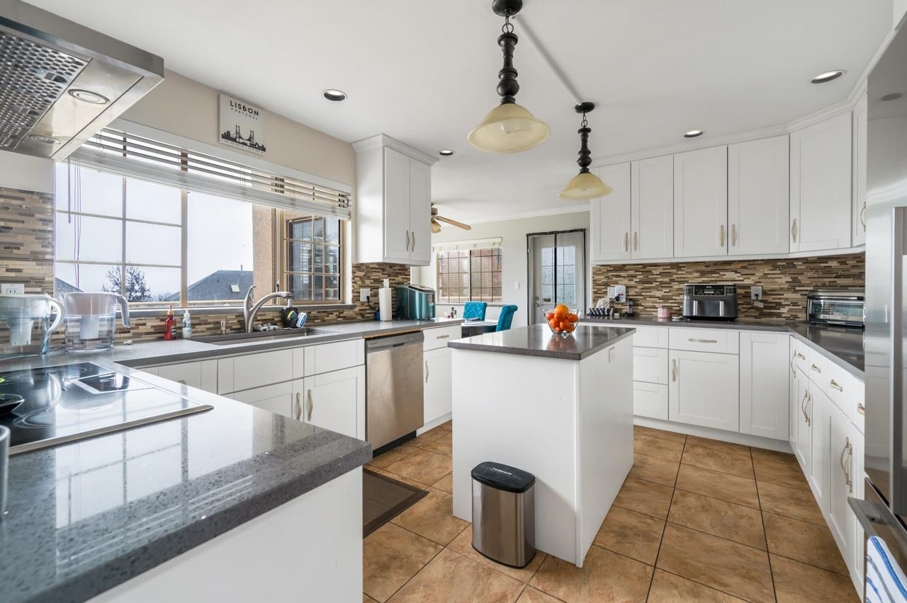 2902 Paul Lake Court - Coquitlam East Single Family Residence for Sale, 6 Bedrooms (R2981708)# - 20