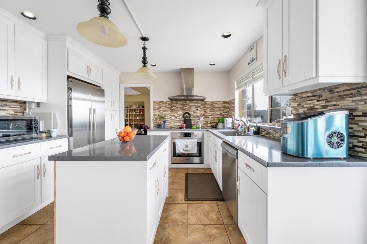 2902 Paul Lake Court - Coquitlam East Single Family Residence for Sale, 6 Bedrooms (R2981708)# - 23