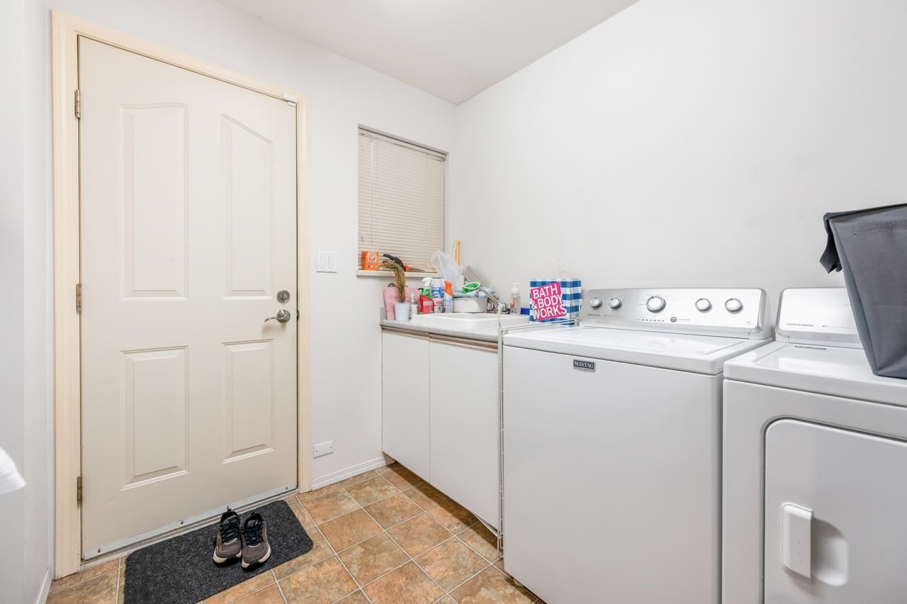 2902 Paul Lake Court - Coquitlam East Single Family Residence for Sale, 6 Bedrooms (R2981708)# - 29