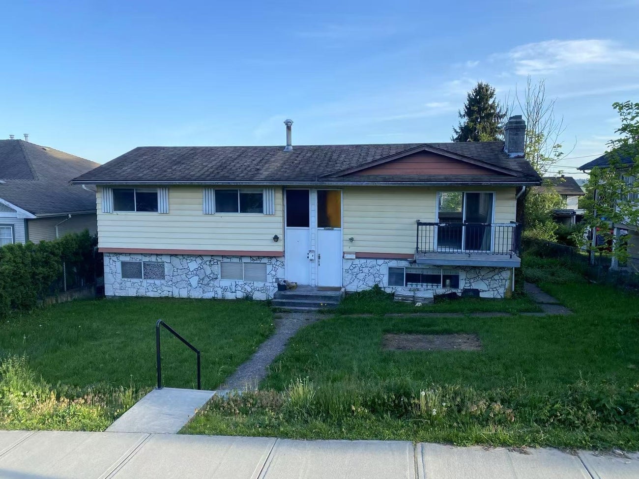 920 Harris Avenue - Maillardville Single Family Residence for Sale, 5 Bedrooms (R2983470) #1
