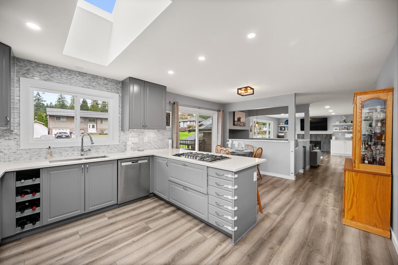 2416 Tolmie Avenue - Central Coquitlam Single Family Residence for Sale, 5 Bedrooms (R2984043) #18