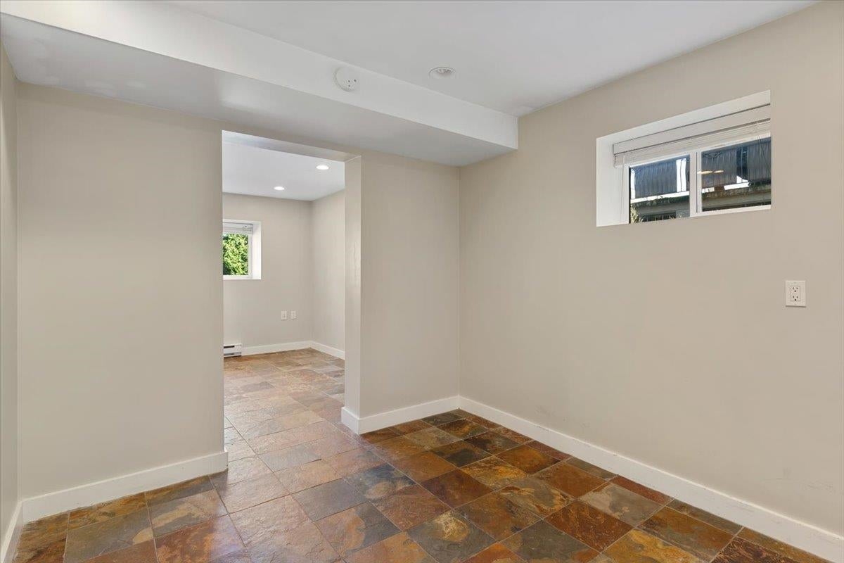 3913 Dundas Street - Vancouver Heights Single Family Residence for Sale, 5 Bedrooms (R2984155) #32