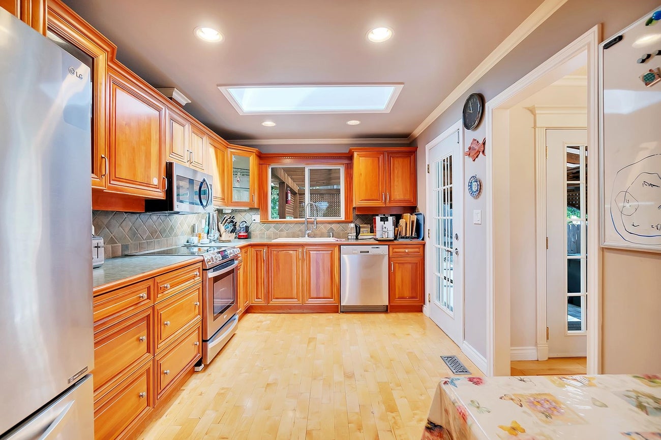 317 Gloucester Court - Coquitlam East Single Family Residence for Sale, 4 Bedrooms (R2985710) #15