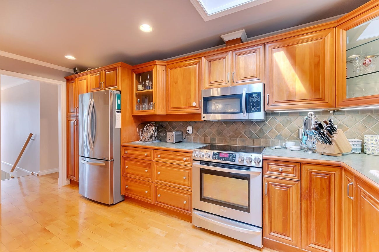 317 Gloucester Court - Coquitlam East Single Family Residence for Sale, 4 Bedrooms (R2985710) #17