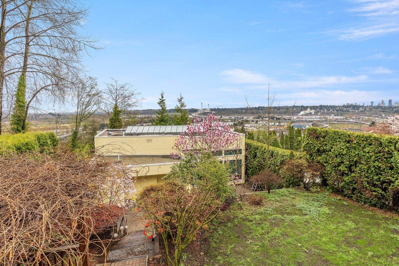 2262 Sorrento Drive - Coquitlam East Single Family Residence for Sale, 6 Bedrooms (R2986531) #16
