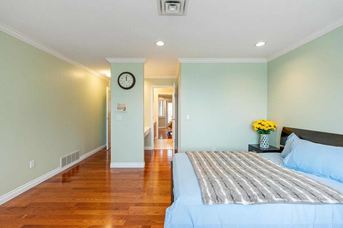 2262 Sorrento Drive - Coquitlam East Single Family Residence for Sale, 6 Bedrooms (R2986531) #23