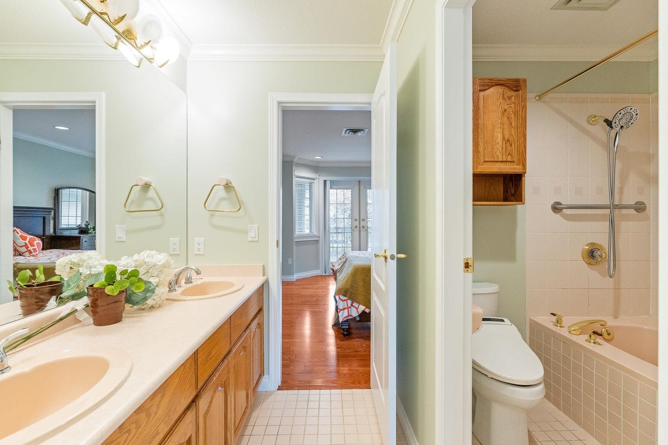 2262 Sorrento Drive - Coquitlam East Single Family Residence for Sale, 6 Bedrooms (R2986531) #24