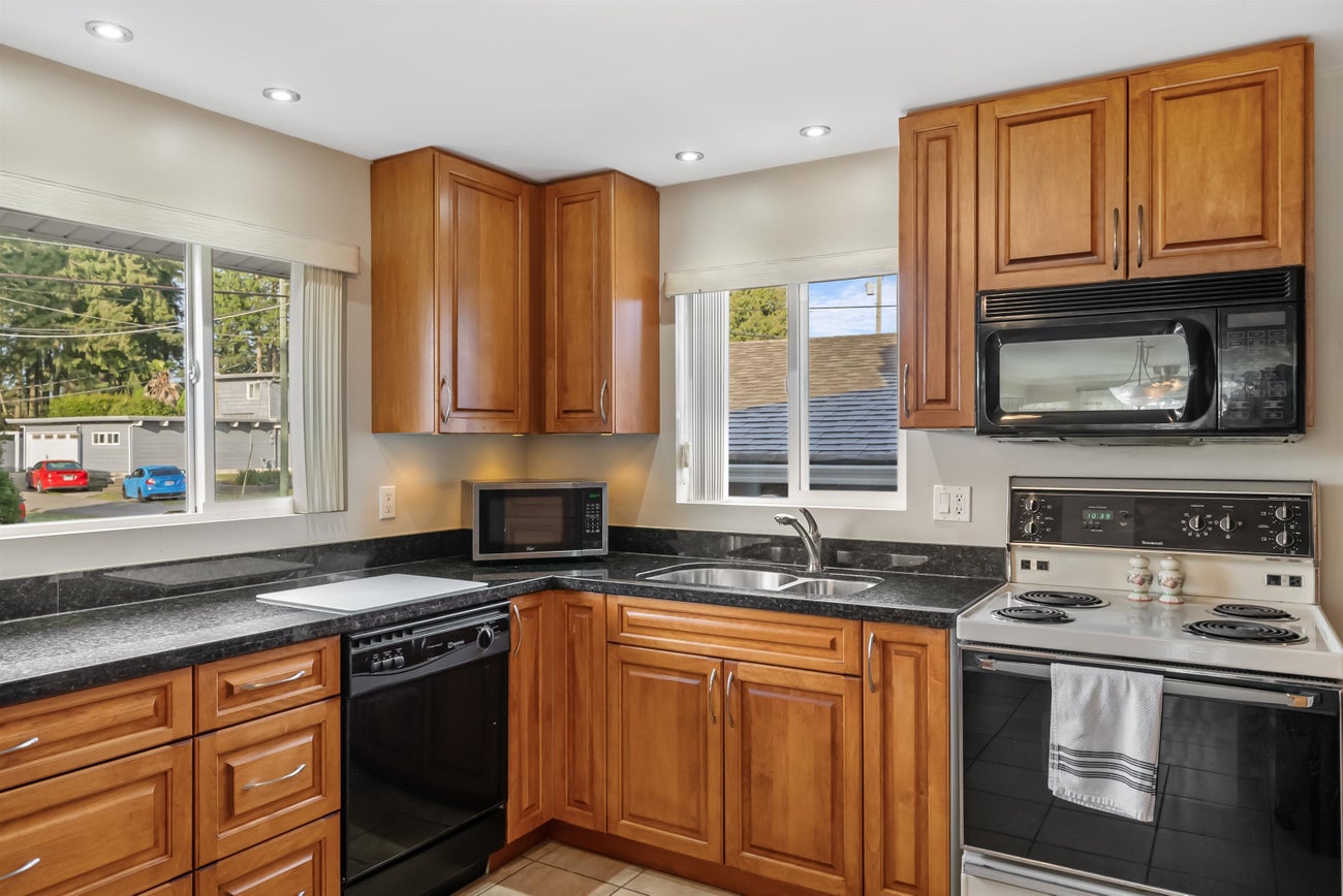 551 Poirier Street - Central Coquitlam Single Family Residence for Sale, 3 Bedrooms (R2988328) #15