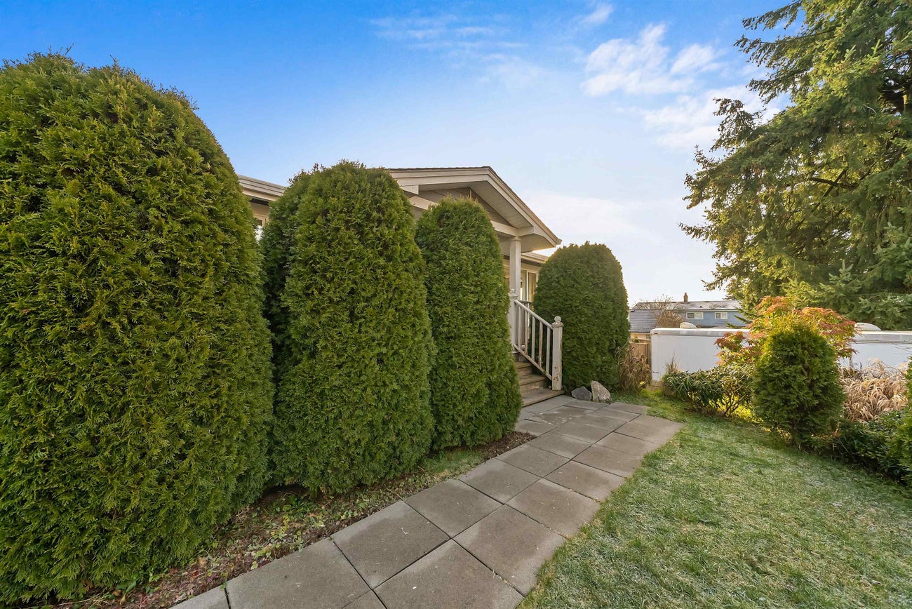 551 Poirier Street - Central Coquitlam Single Family Residence for Sale, 3 Bedrooms (R2988328) #8