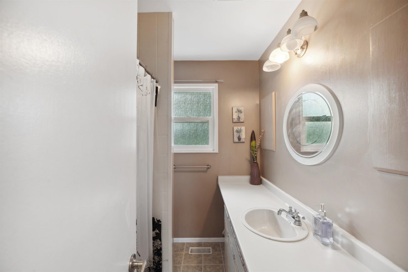 474 Byng Street - Central Coquitlam Single Family Residence for Sale, 5 Bedrooms (R2988956) #14