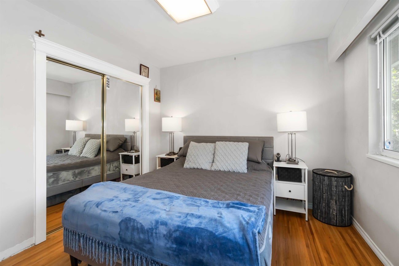 2110 Como Lake Avenue - Central Coquitlam Single Family Residence for Sale, 4 Bedrooms (R2989530) #12