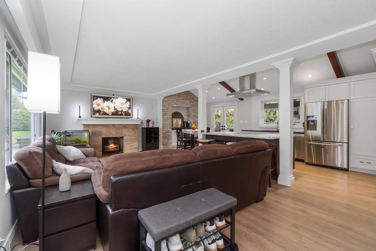 2110 Como Lake Avenue - Central Coquitlam Single Family Residence for Sale, 4 Bedrooms (R2989530) #3