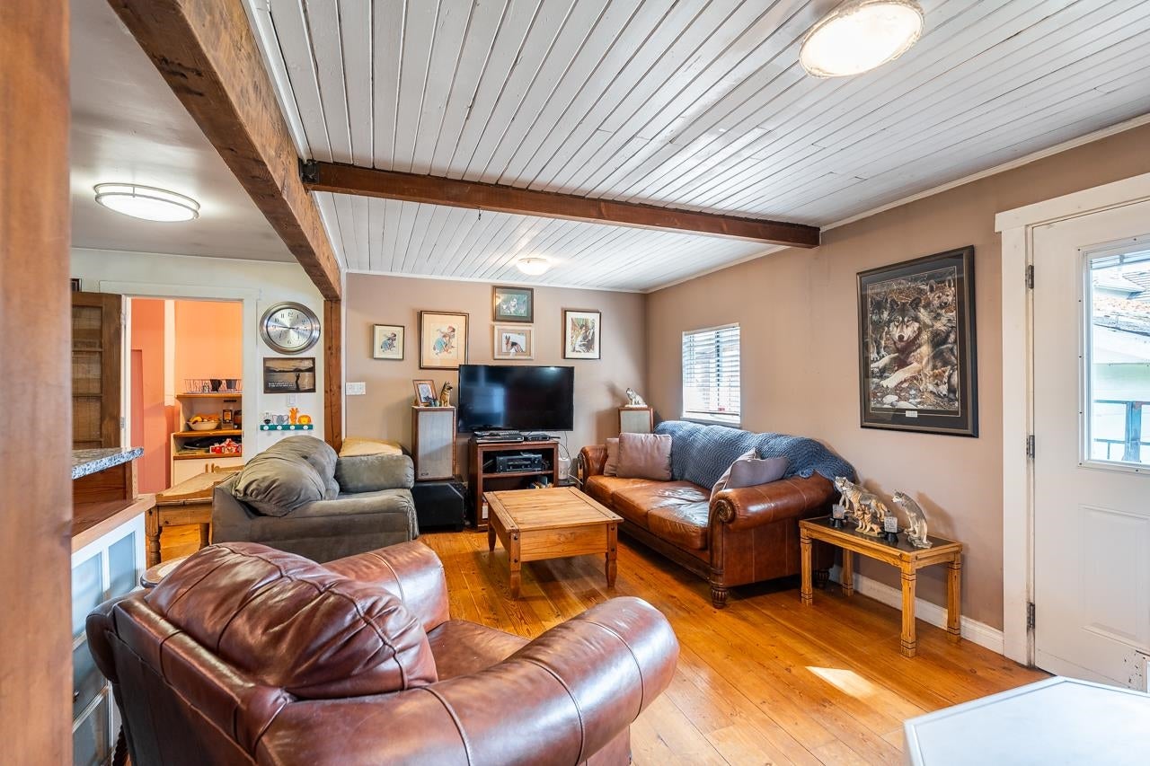 1052 Como Lake Avenue - Central Coquitlam Single Family Residence for Sale, 3 Bedrooms (R2991559) #9