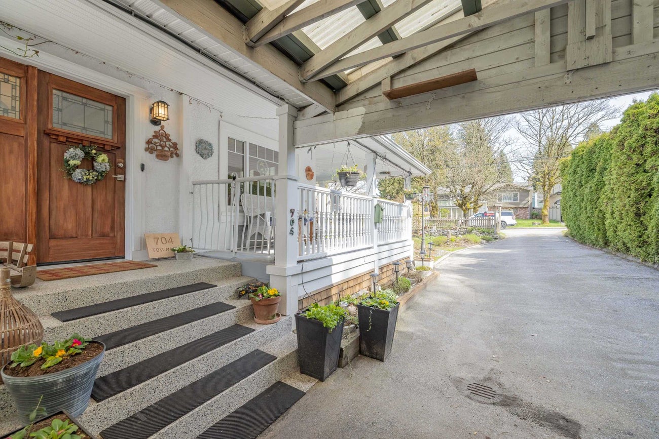 704 Townley Street - Coquitlam West Single Family Residence for Sale, 4 Bedrooms (R2992546) #4