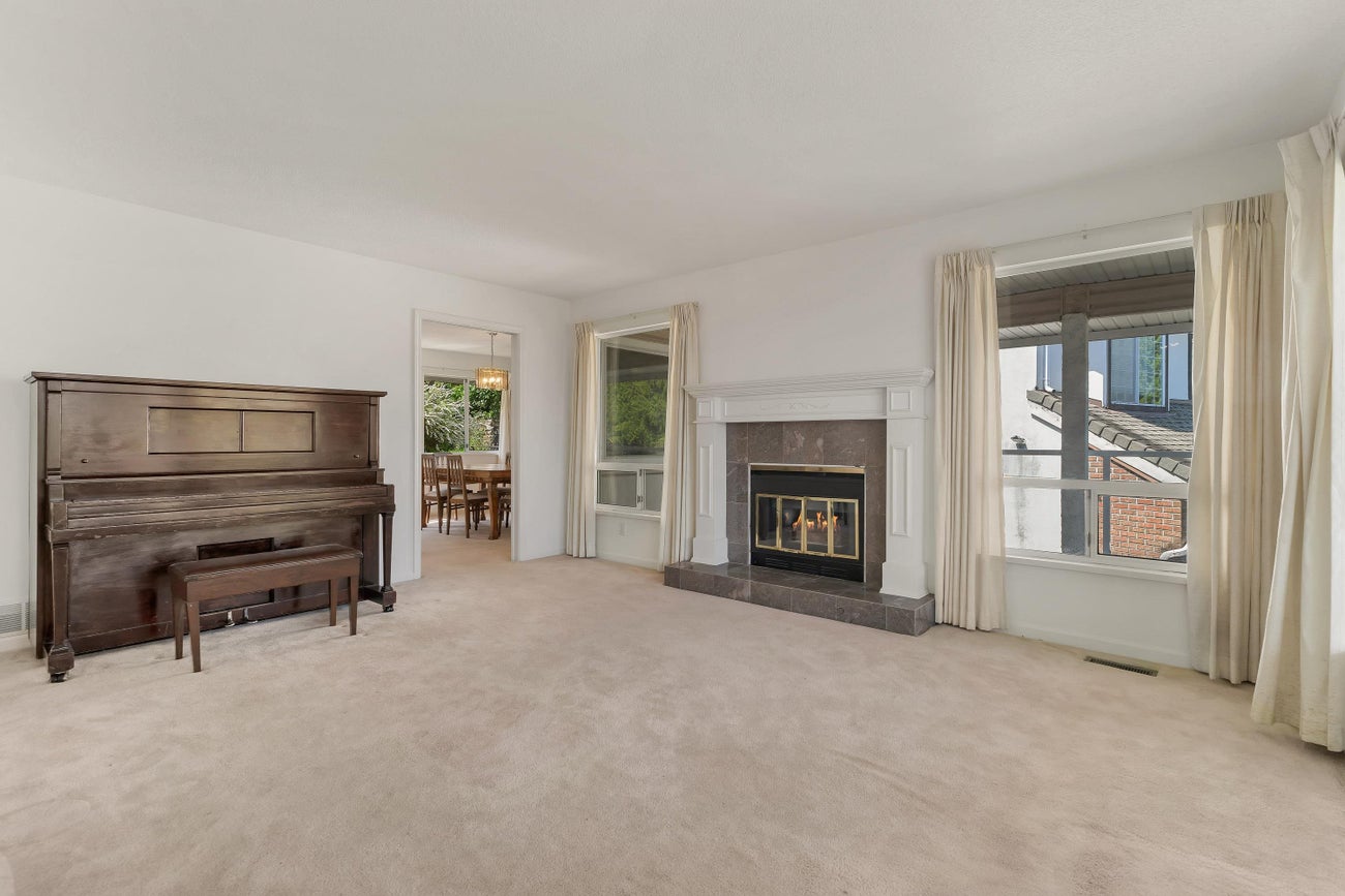 575 Clearwater Way - Coquitlam East Single Family Residence for Sale, 7 Bedrooms (R2993397) #3