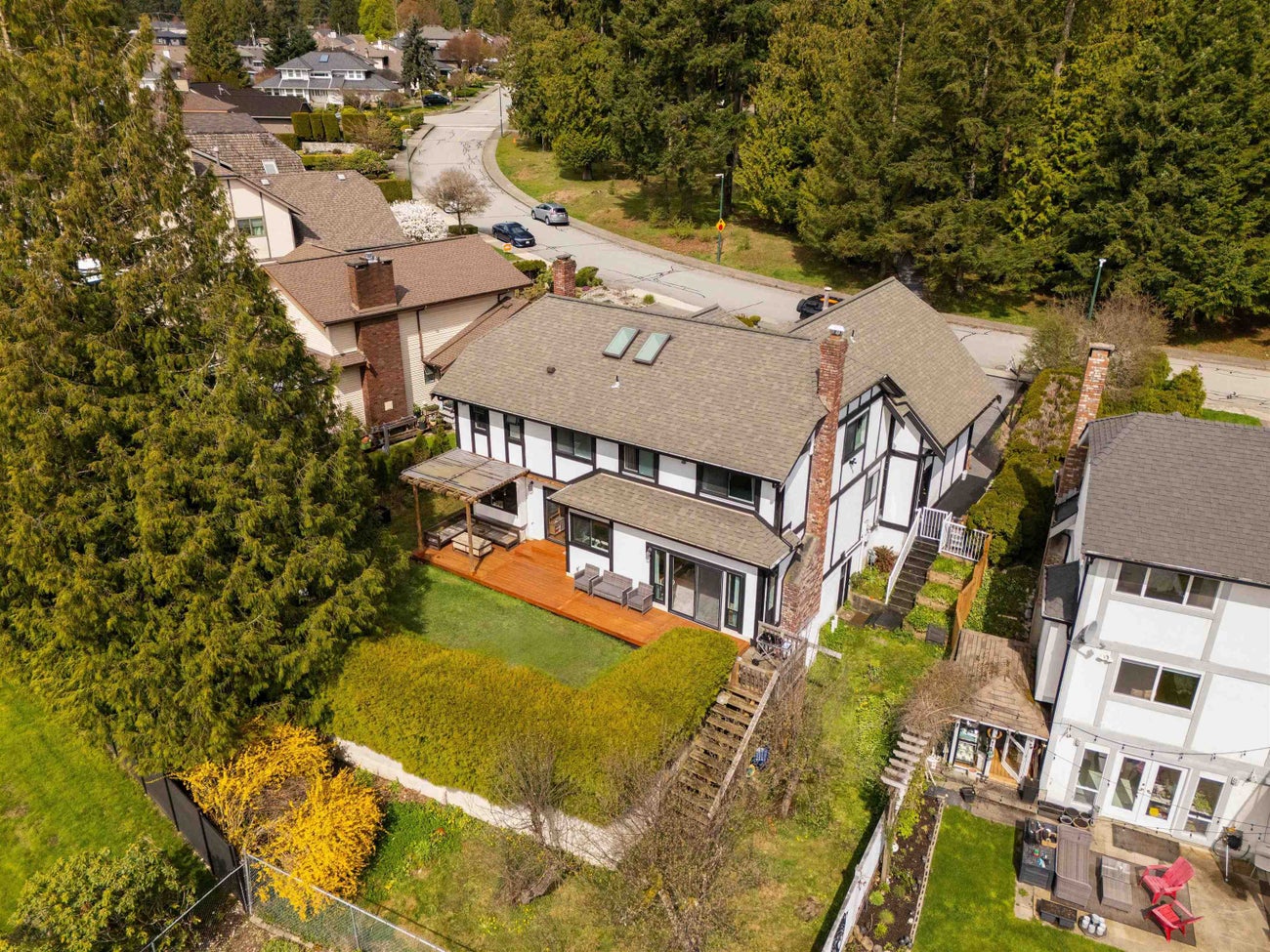 374 Balfour Drive - Coquitlam East Single Family Residence for Sale, 6 Bedrooms (R2993907) #2
