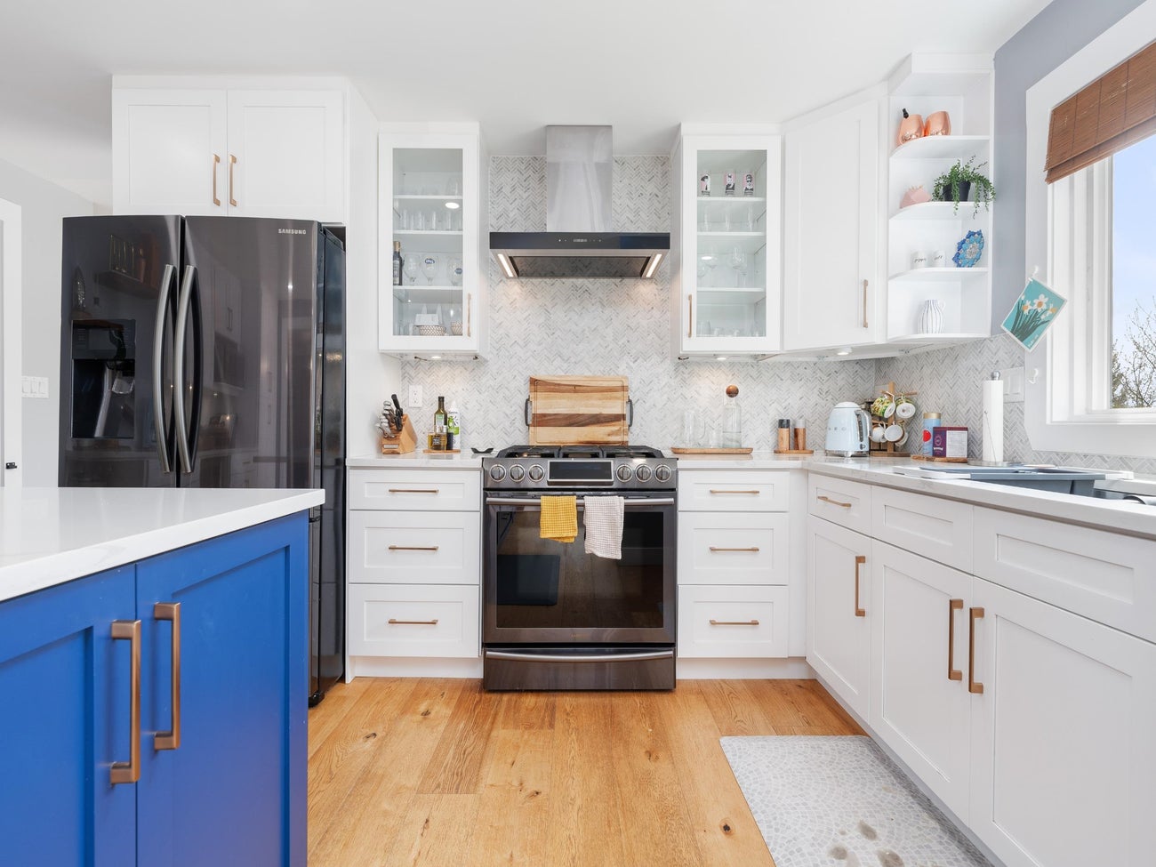 374 Balfour Drive - Coquitlam East Single Family Residence for Sale, 6 Bedrooms (R2993907) #3