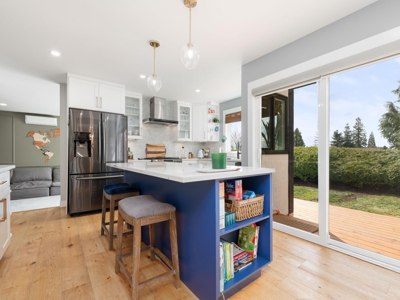 374 Balfour Drive - Coquitlam East Single Family Residence for Sale, 6 Bedrooms (R2993907) #4