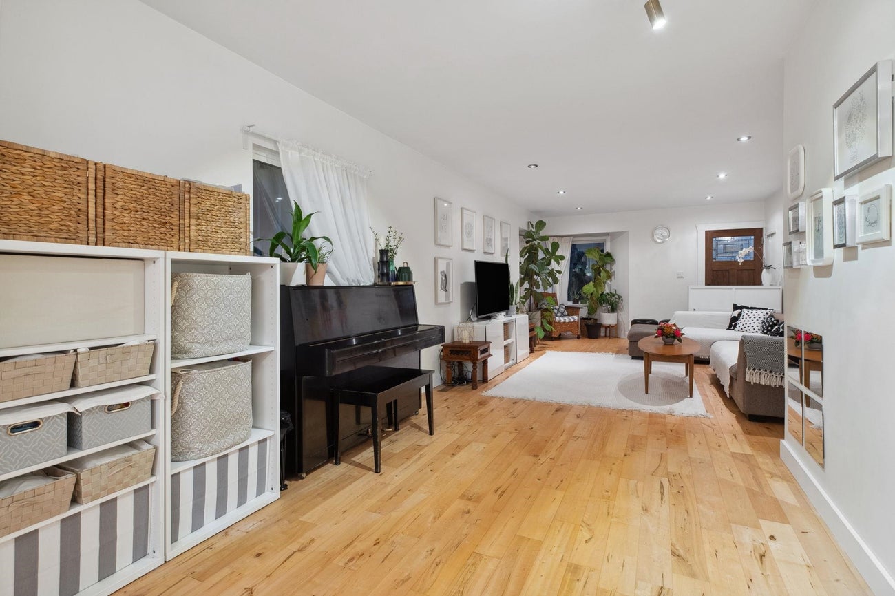 4135 Cambridge Street - Vancouver Heights Single Family Residence for Sale, 5 Bedrooms (R2994865) #10