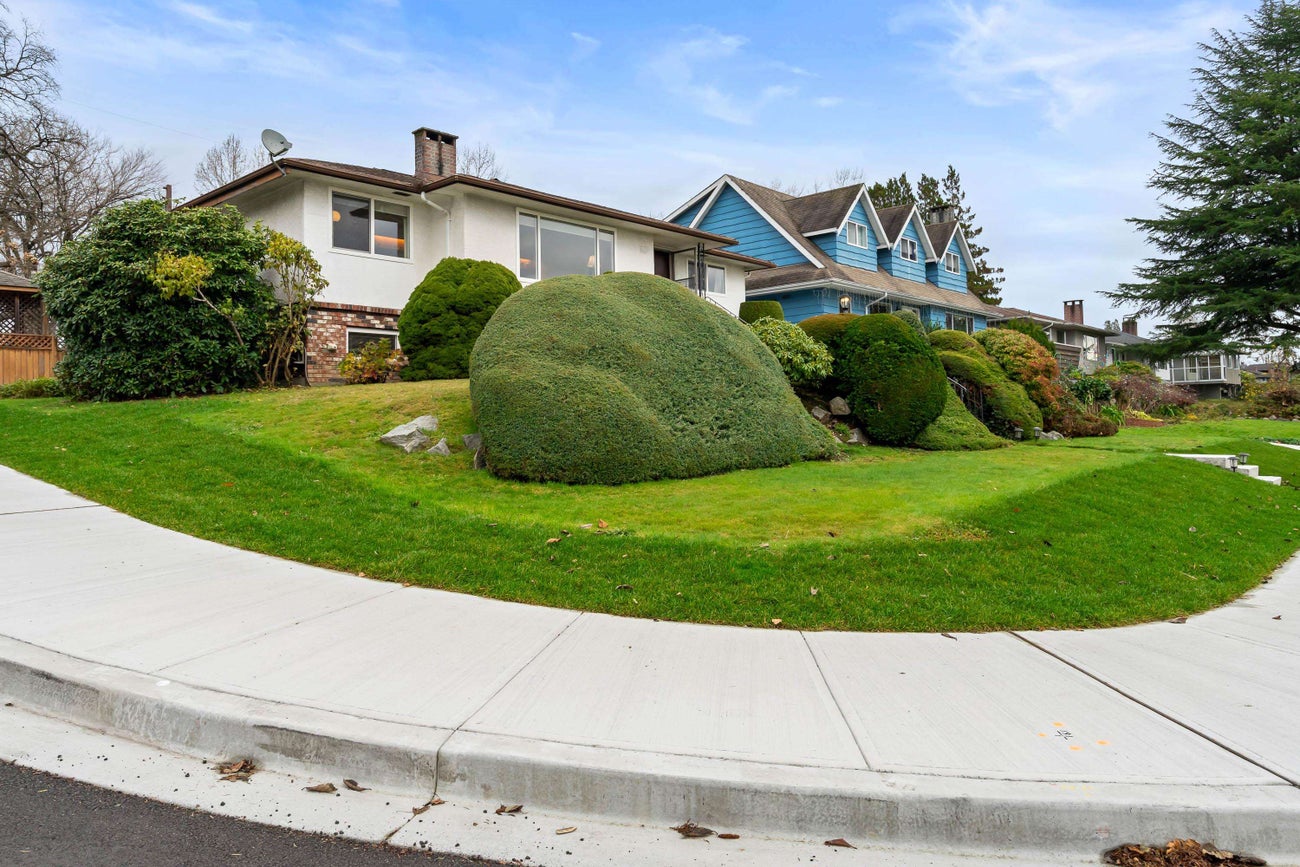 6825 Hycrest Drive - Montecito Single Family Residence for Sale, 4 Bedrooms (R2996008) #3