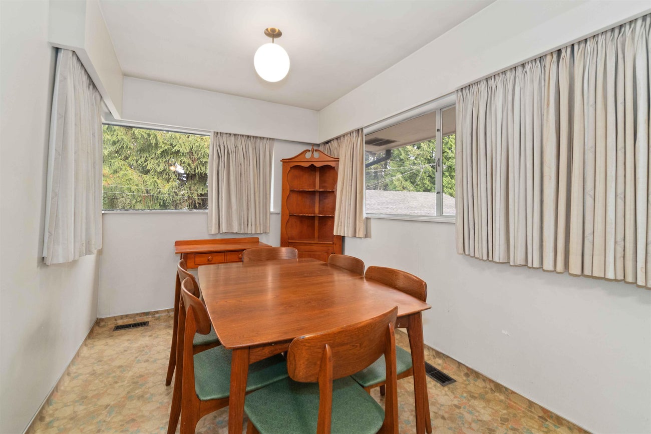 901 Como Lake Avenue - Coquitlam West Single Family Residence for Sale, 3 Bedrooms (R2996319) #10
