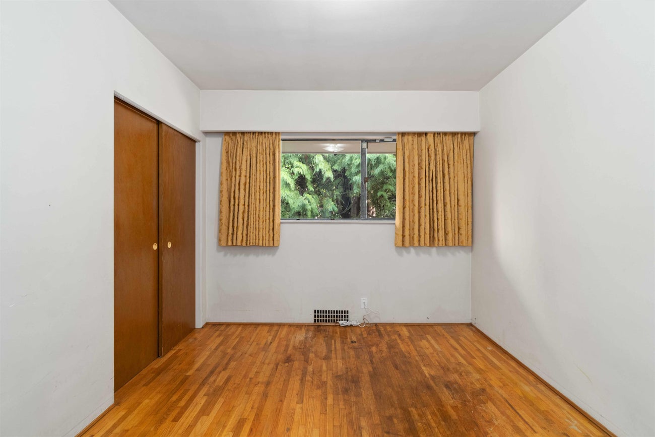 901 Como Lake Avenue - Coquitlam West Single Family Residence for Sale, 3 Bedrooms (R2996319) #18