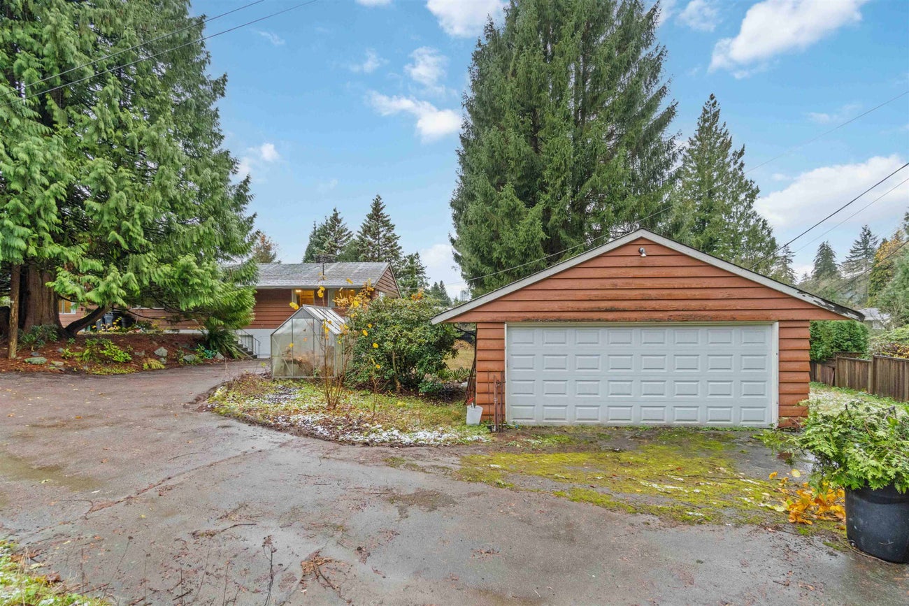 901 Como Lake Avenue - Coquitlam West Single Family Residence for Sale, 3 Bedrooms (R2996319) #30