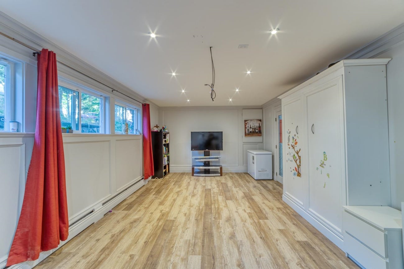 990 Kinsac Street - Coquitlam West Single Family Residence for Sale, 5 Bedrooms (R2996377) #8