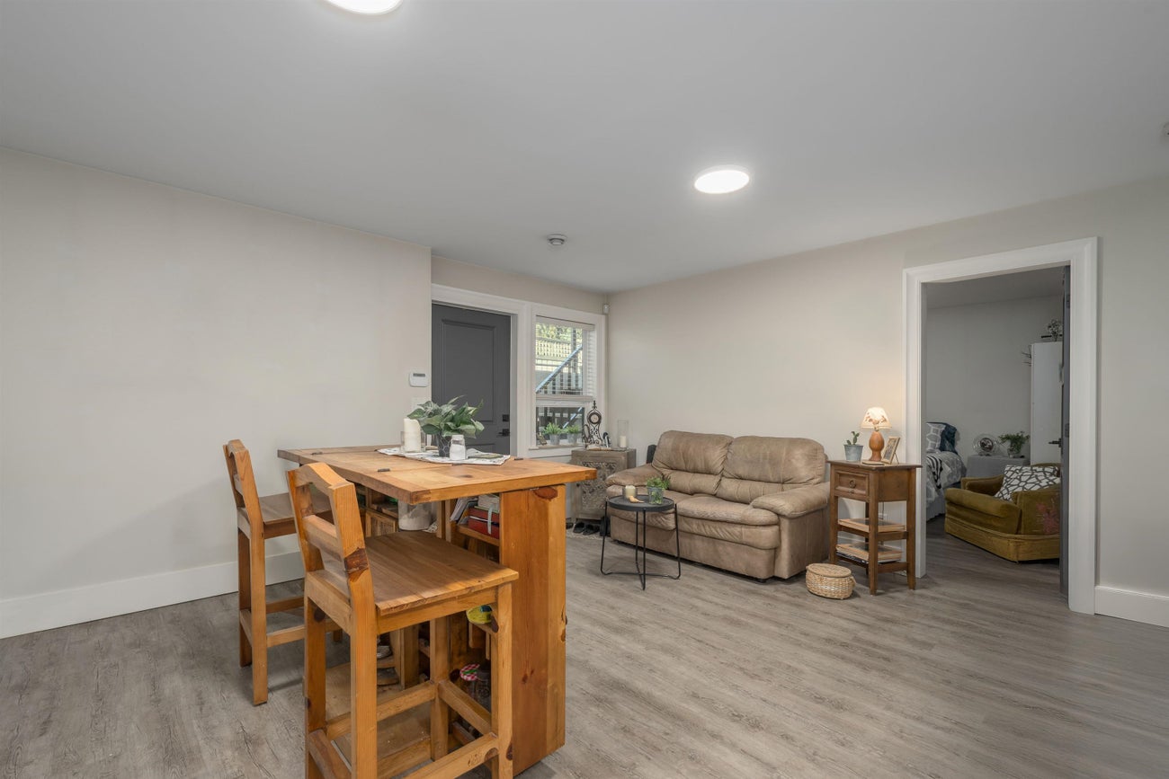 656 Linton Street - Central Coquitlam Single Family Residence for Sale, 8 Bedrooms (R2996531) #27