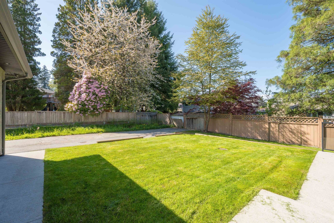 656 Linton Street - Central Coquitlam Single Family Residence for Sale, 8 Bedrooms (R2996531) #35