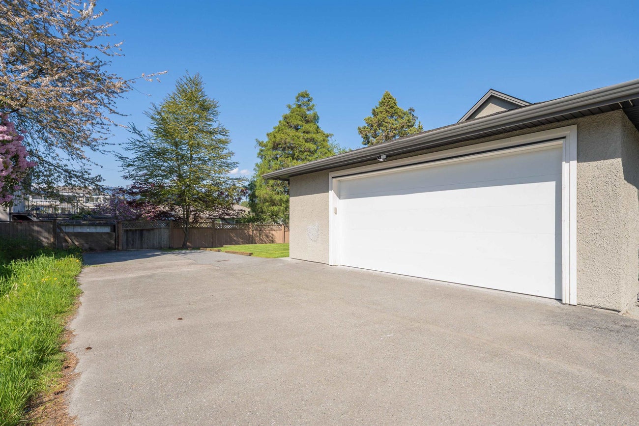 656 Linton Street - Central Coquitlam Single Family Residence for Sale, 8 Bedrooms (R2996531) #36