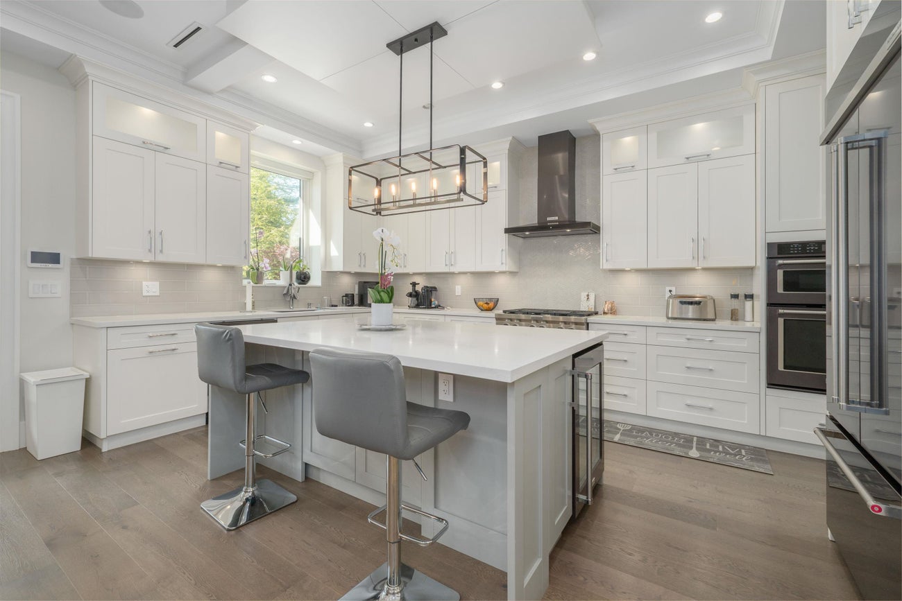656 Linton Street - Central Coquitlam Single Family Residence for Sale, 8 Bedrooms (R2996531) #3