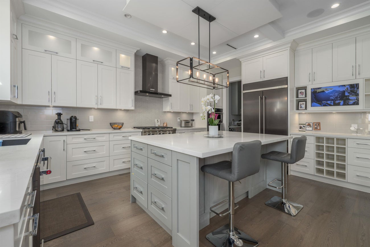656 Linton Street - Central Coquitlam Single Family Residence for Sale, 8 Bedrooms (R2996531) #4