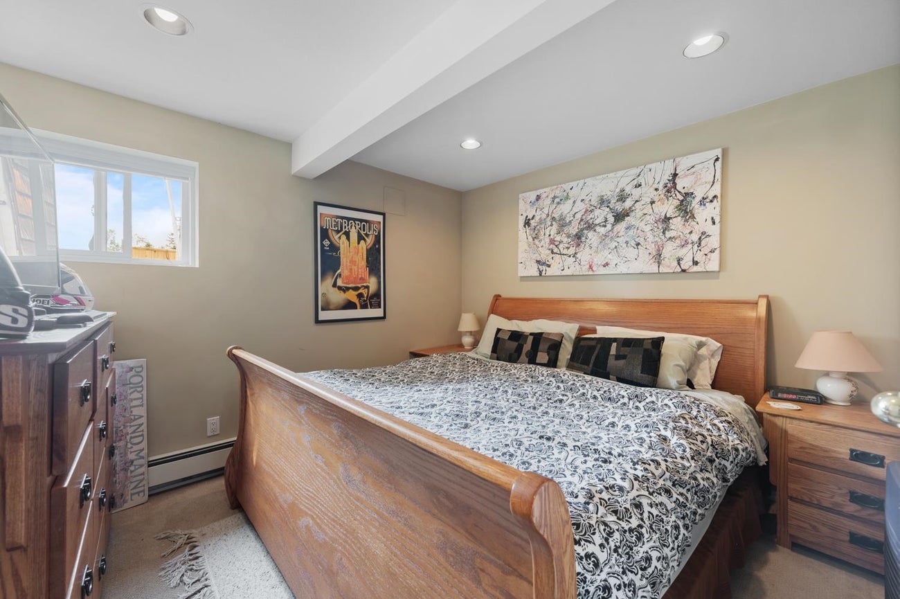 320 Walker Street - Coquitlam West Single Family Residence for Sale, 4 Bedrooms (R2996853) #10
