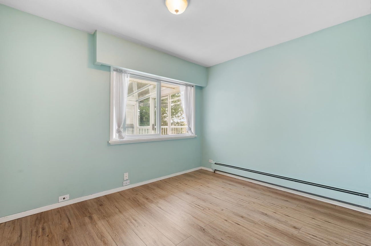 320 Walker Street - Coquitlam West Single Family Residence for Sale, 4 Bedrooms (R2996853)# - 13