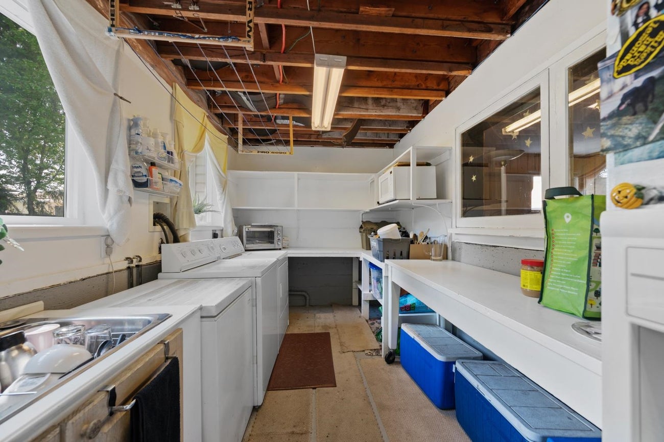 320 Walker Street - Coquitlam West Single Family Residence for Sale, 4 Bedrooms (R2996853)# - 23