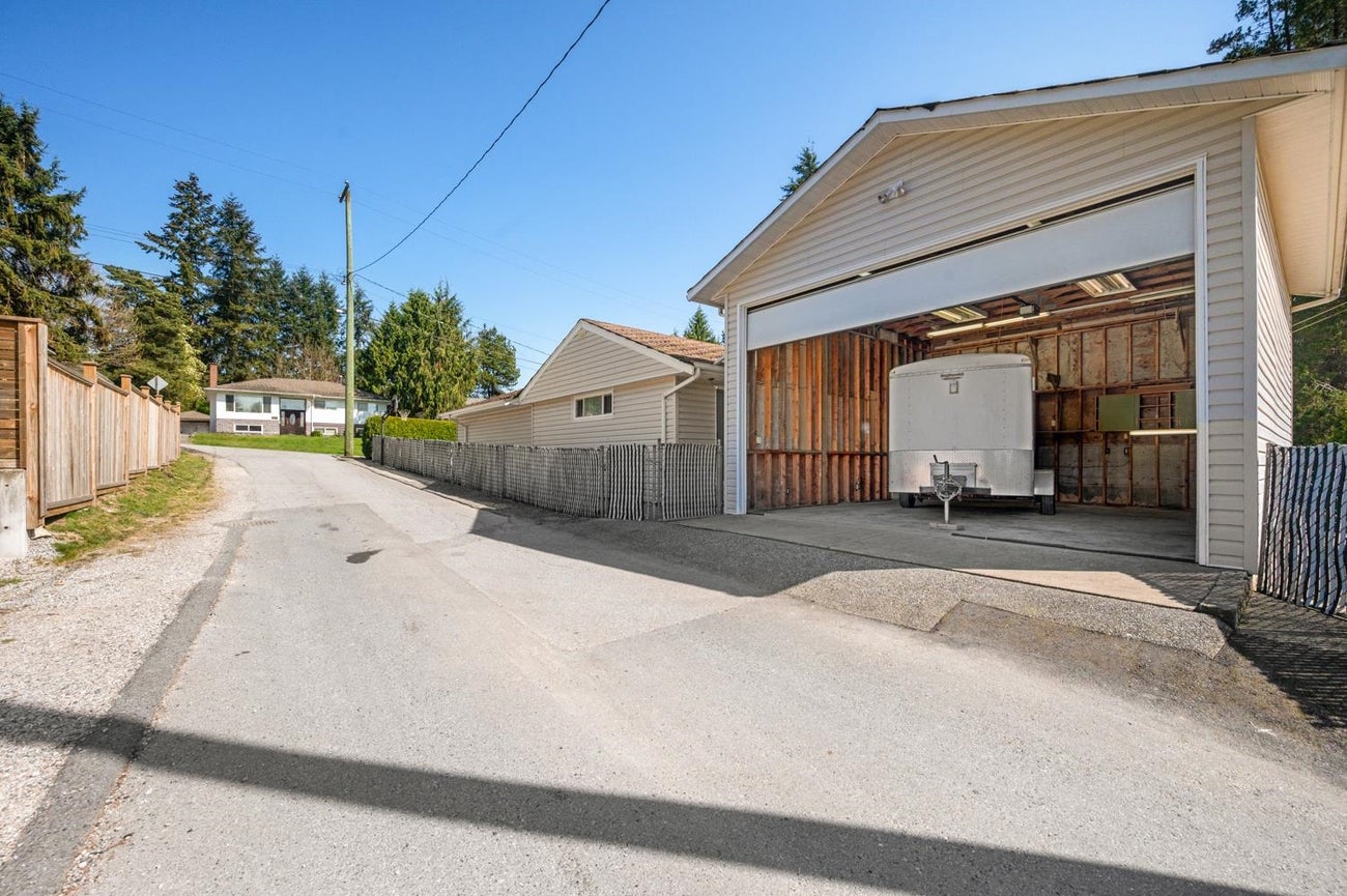 320 Walker Street - Coquitlam West Single Family Residence for Sale, 4 Bedrooms (R2996853) #26