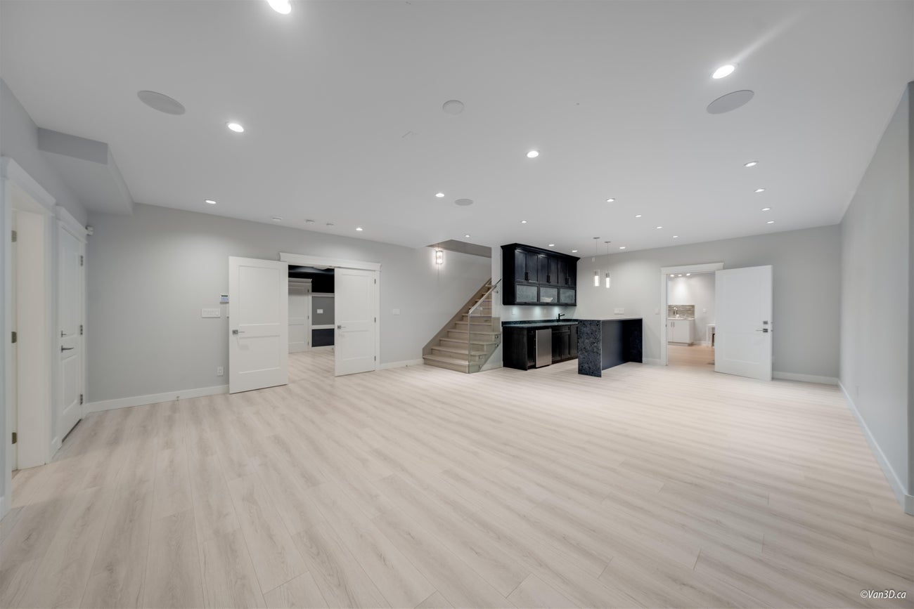 656 Blue Mountain Street - Coquitlam West Single Family Residence for Sale, 7 Bedrooms (R2997328) #31
